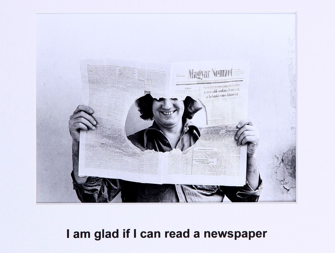 Endre Tót I am glad if I can read a newspaper