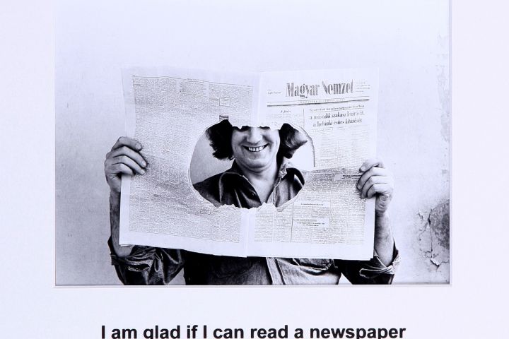 Endre Tót I am glad if I can read a newspaper