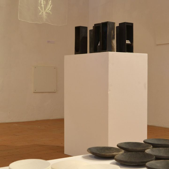 A felszín alatt / Pinnan alla Finn kortárs képzőművészek