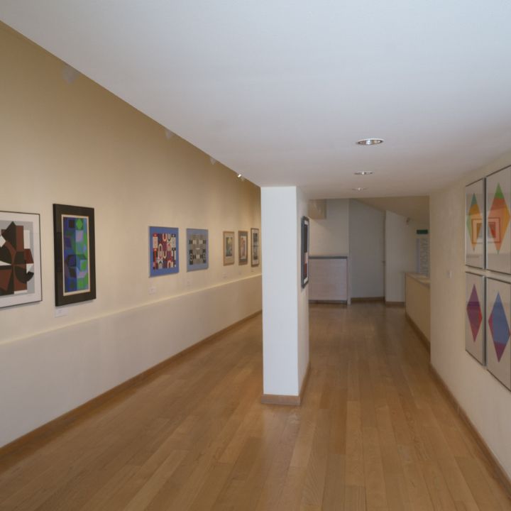 Egri János és Pogány Judit gyűjteménye Kapcsolatok