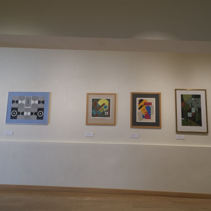 Egri János és Pogány Judit gyűjteménye Kapcsolatok