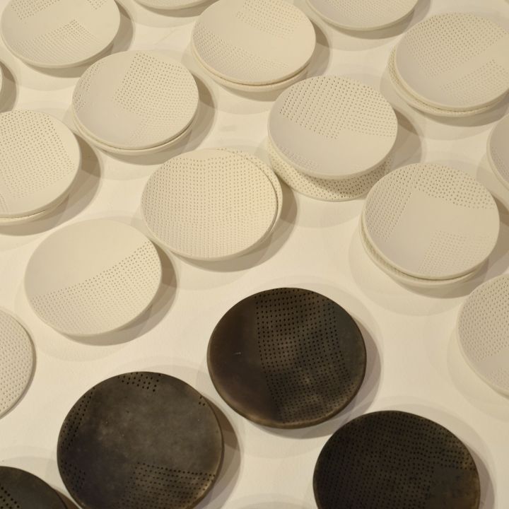 A felszín alatt / Pinnan alla Finn kortárs képzőművészek