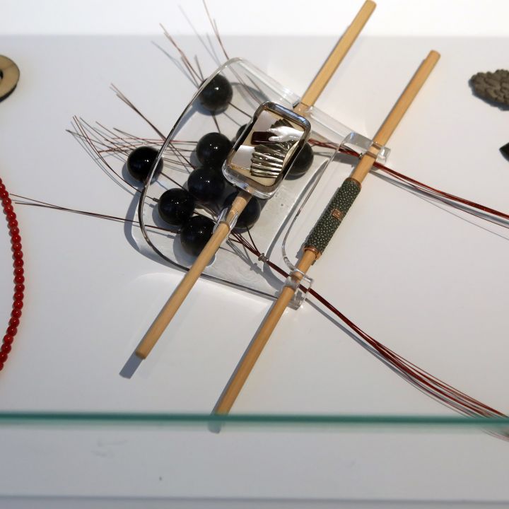 ÉRINTKEZÉSEK / CONTACTS kortárs ékszer és textil