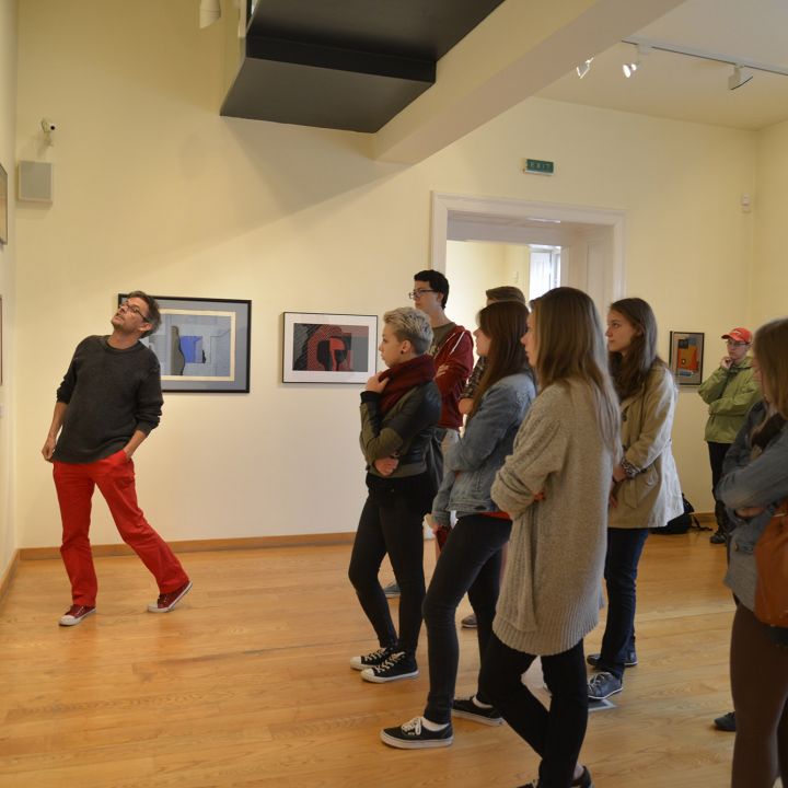 Egri János és Pogány Judit gyűjteménye Kapcsolatok