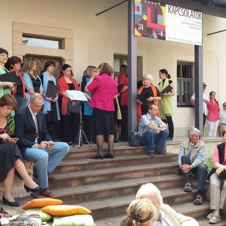 Egri János és Pogány Judit gyűjteménye Kapcsolatok