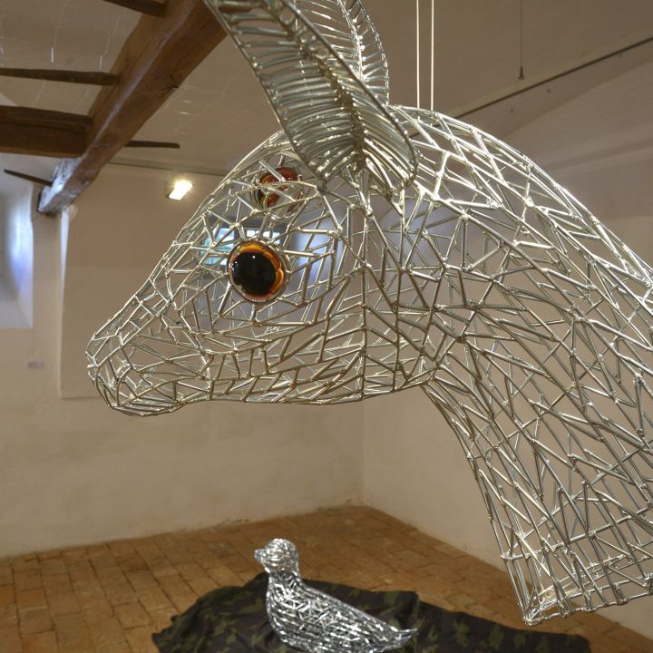 A felszín alatt / Pinnan alla Finn kortárs képzőművészek