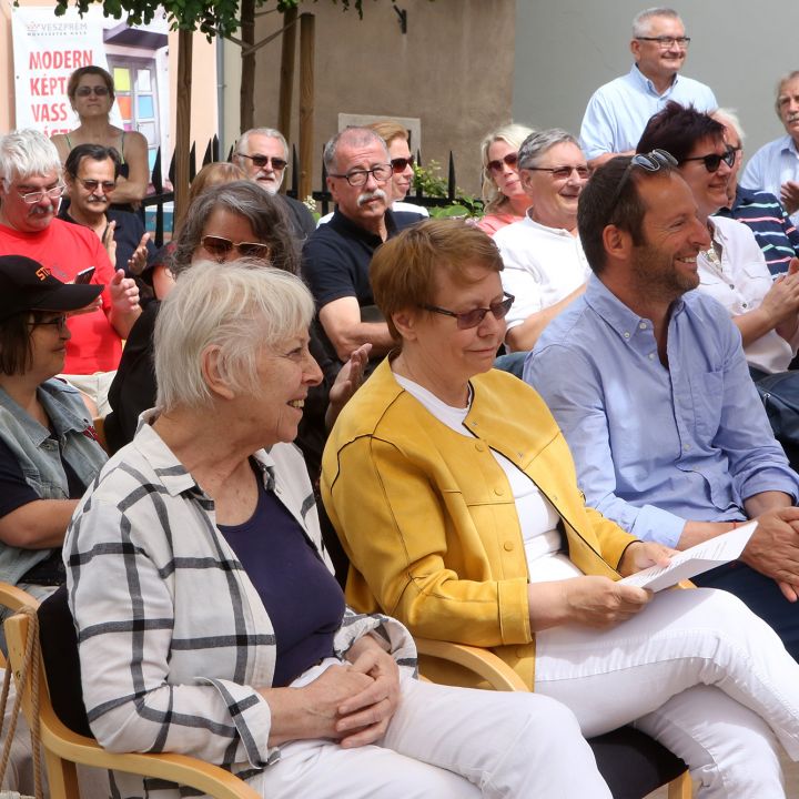 Maurer Dóra A megfigyelés tárgya Object of Observation