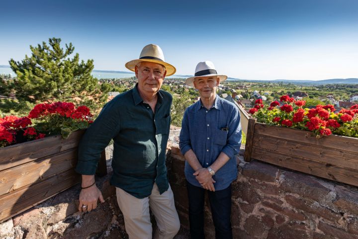 MIRRORS OF SPACE Bernát András – Peter de Thouars
