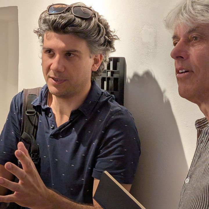 Tárlatvezetés és koncert Hajdu Gáspár kiállításán