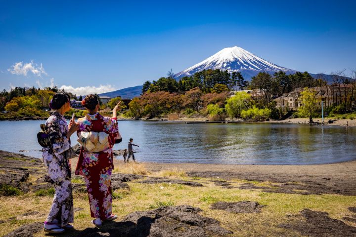Colours of Japan Life / Images from Honshū Island Dubniczay Palace