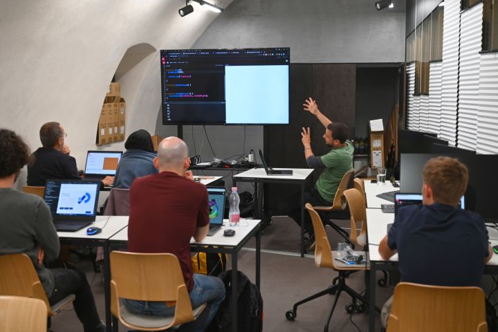 f|x|r lab start indulnak a műhelyek